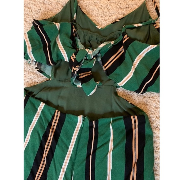 LUSH popover romper- Great condition - Picture 4 of 6